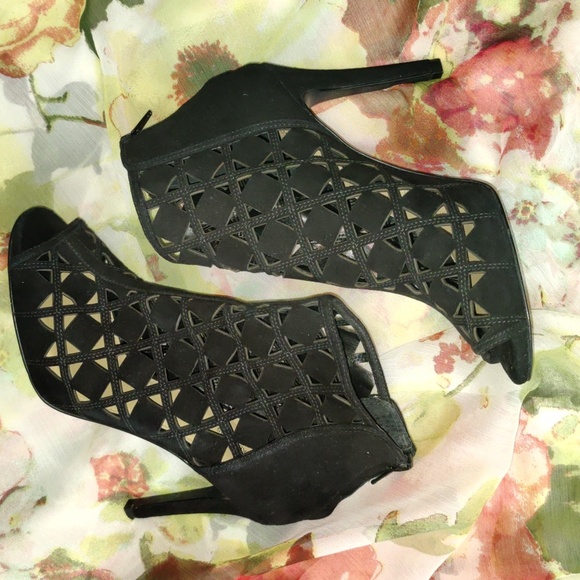 MICHAEL Michael Kors Black Laser Cut Ivy Bootie - Size 37 or US Size 7 - Picture 3 of 12